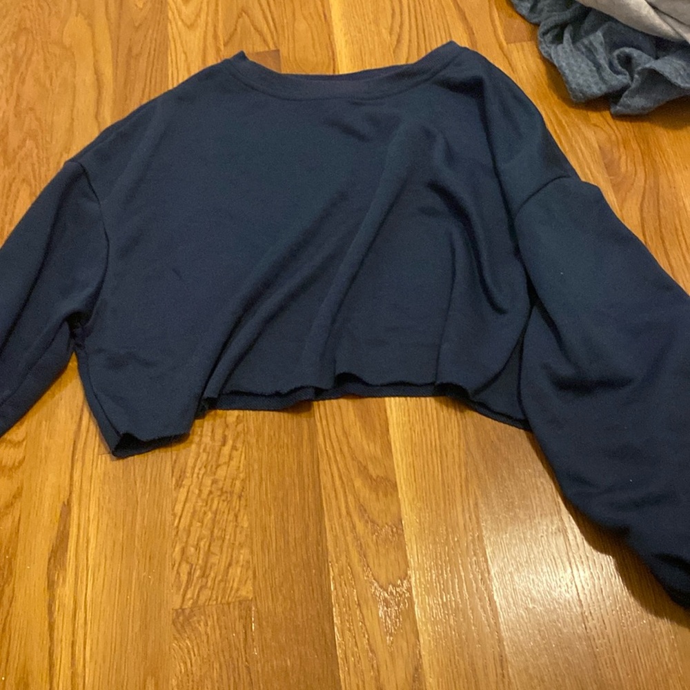 Long sleeve crop top